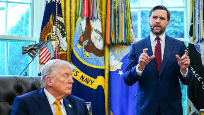 JD Vance y Donald Trump en la Casa Blanca en plena crisis por Irán