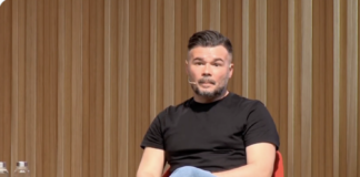 Gabriel Rufián durante una intervención en Barcelona en la que advierte sobre PP y VOX