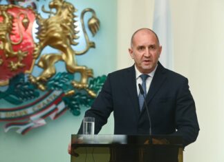Rumen Radev durante una comparecencia oficial tras su victoria electoral en Bulgaria