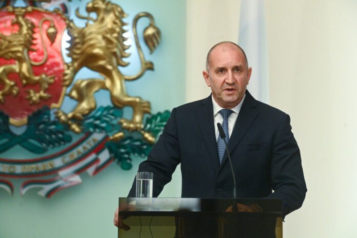 Rumen Radev durante una comparecencia oficial tras su victoria electoral en Bulgaria