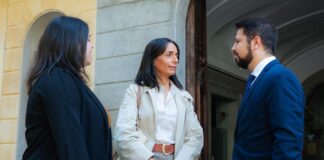 Judith Cortés, Mónica Lora y Javier Ramírez en Mataró durante una comparecencia sobre inmigración