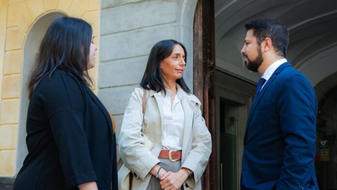 Judith Cortés, Mónica Lora y Javier Ramírez en Mataró durante una comparecencia sobre inmigración