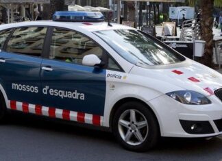 Hallan muerto a un hombre en una playa de Vilanova y los Mossos investigan el caso como un nuevo crimen Los Mossos d’Esquadra