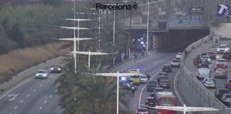 Accidente en la Ronda Litoral de Barcelona con ambulancias y retenciones de tráfico