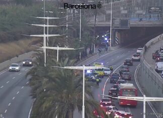 Accidente en la Ronda Litoral de Barcelona con ambulancias y retenciones de tráfico