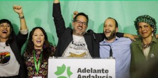 José Ignacio García y miembros de Adelante Andalucía celebran los resultados electorales tras las elecciones andaluzas de 2026.