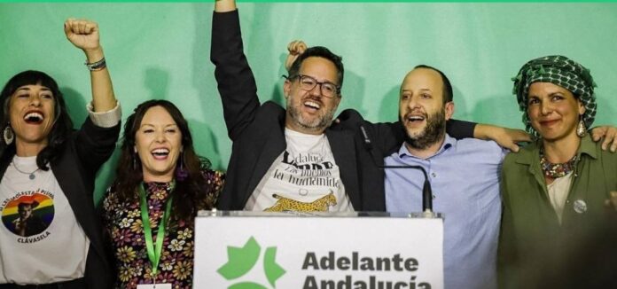 José Ignacio García y miembros de Adelante Andalucía celebran los resultados electorales tras las elecciones andaluzas de 2026.