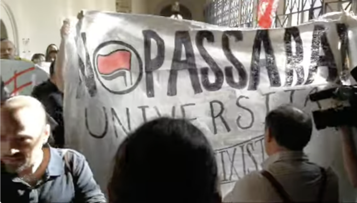 radicales boicotean acto cervantes universidad barcelona pancarta