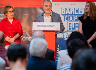 El alcalde de Barcelona, Jaume Collboni, durante la presentación de la campaña Bonus Consum