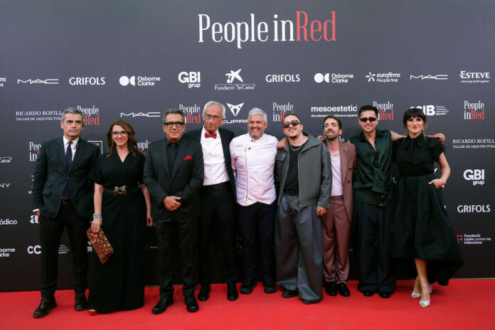 la Gala People in Red