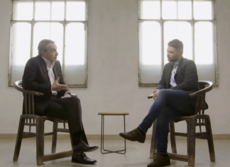 Gabriel Rufián entrevista a José Luis Rodríguez Zapatero en el programa La Fábrica 1931 en 2023
