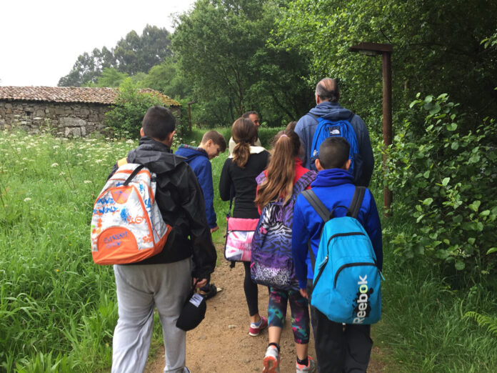 Grupo de alumnos en una excursión