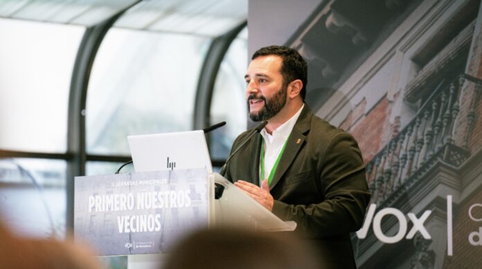Jordi de la Fuente durante una intervención en unas jornadas organizadas por VOX en Barcelona.