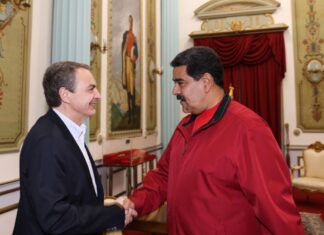 José Luis Rodríguez Zapatero estrecha la mano de Nicolás Maduro durante un encuentro oficial en Venezuela