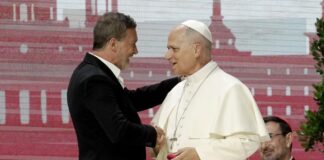 Antonio Banderas y el Papa León XIV