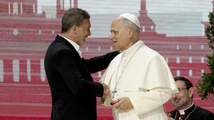 Antonio Banderas y el Papa León XIV
