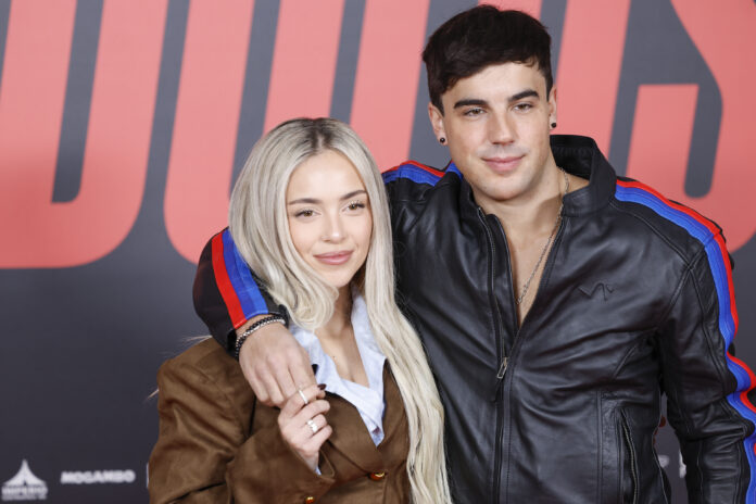 Ana Mena y Óscar Casas