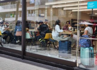 Nueva ofensiva del Gremi de Restauració contra los “mercaurantes” en Barcelona meracurantes