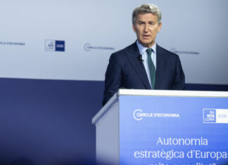 Feijóo interviniendo en el Cercle d'Economia