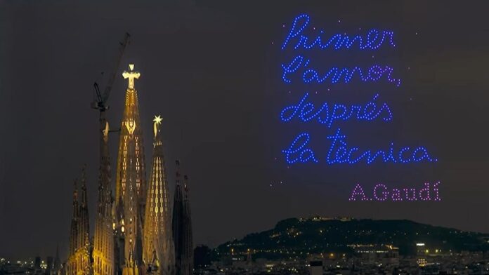 La inauguración de la torre de Jesucristo de la Sagrada Família