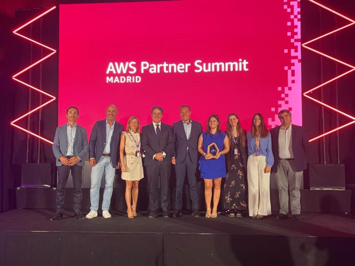 Equipo Indra Group y Minsait Premio AWS