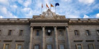Fachada principal del Ayuntamiento de Barcelona en la plaza de Sant Jaume.