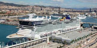 Un crucero atracado en la Terminal A del Puerto de Barcelona, principal punto de llegada de cruceristas a la capital catalana.
