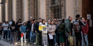 Regularización de personas migrantes en España