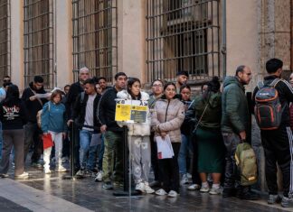 Regularización de personas migrantes en España