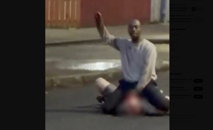 Imagen del presunto autor del apuñalamiento de Stephen Ogilvie, Hadi Alodid, durante el ataque ocurrido en una calle de Belfast, Irlanda del Norte.