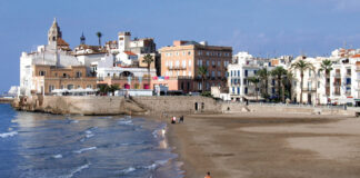 la playa de Sant Sebastià, en Sitges