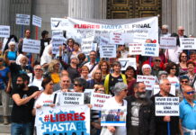 Manifestación de defensores de la eutanasia y el derecho a una muerte digna durante una concentración en Madrid.