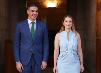 El Parlament balear aprueba pedir elecciones generales anticipadas y exige a Sánchez que disuelva las Cortes Pedro Sánchez y la presidenta balear, Marga Prohens, durante un encuentro institucional.