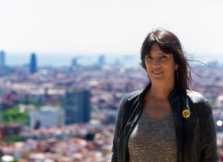 Puigdemont mueve ficha en Barcelona: Pilar Calvo, su candidata para arrebatar el control de Junts al sector de Trias Pilar Calvo, diputada de Junts y candidata respaldada por el entorno de Carles Puigdemont en las primarias para la alcaldía de Barcelona.