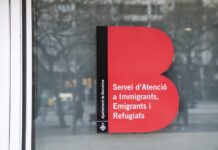 Cartel del Servicio de Atención a Inmigrantes, Emigrantes y Refugiados (SAIER) de Barcelona.