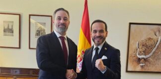 Santiago Abascal y Abelardo de la Espriella durante un encuentro institucional en España.