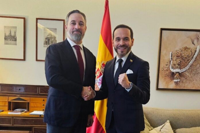 Santiago Abascal y Abelardo de la Espriella durante un encuentro institucional en España.