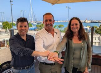 Aliança Catalana ficha a Enric Daza para las elecciones municipales de Cambrils 2027 Oriol Gès, Enric Daza y Aurora Fornos