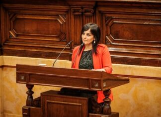 El sorpasso de Aliança Catalana hunde a Junts en las encuestas Sílvia Orriols, líder de Aliança Catalana, en el Parlament de Cataluña