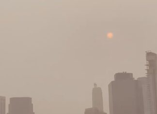 El humo de los incendios de Canadá amenaza la final del Mundial entre España y Argentina en Nueva York Edificios y el sol en Nueva York entre el humo procedente de varios incendios forestales en Canadá.