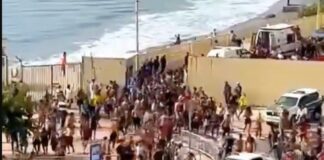 Personas saltando la valla en Ceuta.