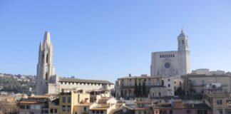 Vista panorámica del casco histórico de Girona con la Catedral y la basílica de Sant Feliu.