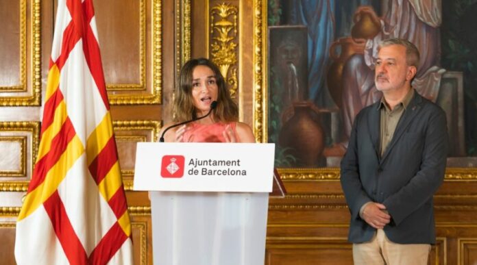 La comisionada de Uso Social del Catalán, Marta Salicrú, durante la presentación del balance de las políticas lingüísticas del Ayuntamiento de Barcelona.