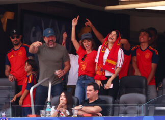 Penélope Cruz, Bardem y Rosalía en el España–Austria