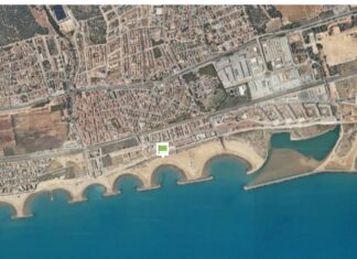 Dos hombres mueren ahogados en las playas de Cunit y L’Hospitalet de l’Infant en una sola tarde Vista aérea de la playa de Llevant de Cunit, donde este sábado falleció ahogado un bañista de 70 años.