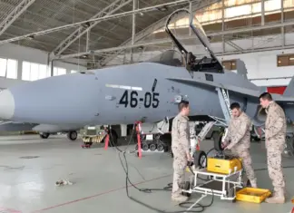 Indra y el Ejército del Aire crean gafas para reparar aviones a distancia