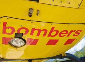 Hallan un cadáver junto a un parapente en la zona donde buscaban a un hombre desaparecido en el Montsec Helicóptero de Bombers.