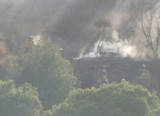 Incendio en Collserola: Barcelona pide confinarse a 2.500 vecinos de Can Caralleu Incendio en Collserola.