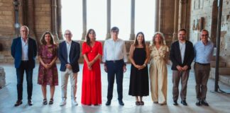 Foto de família de l'acte "Tret de sortida de l'eclipsi" a Lleida (Fotografia: Arnau Carbonell)
