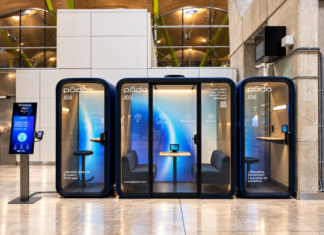 Pôdo aterriza en la Terminal T4 del Aeropuerto Adolfo Suárez Madrid-Barajas con cabinas privadas para teletrabajar Pôdo ha instalado un total de seis cabinas en la zona de embarque de la T4, distribuidas en dos bloques de tres unidades